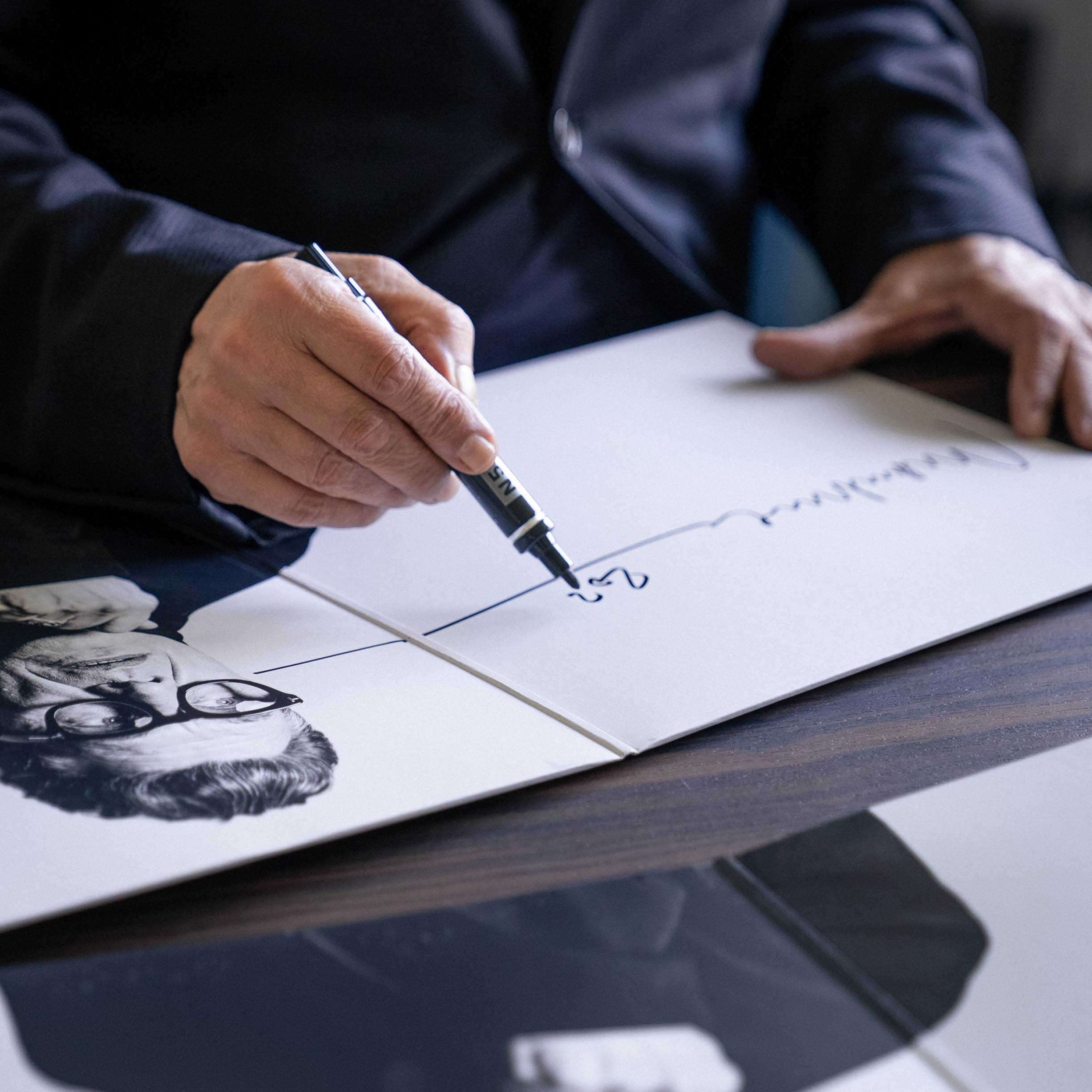 La Favorite Édition Collector Limitée et Dédicacée Exclusivité La Favorite Édition Collector Limitée et Dédicacée Exclusivité